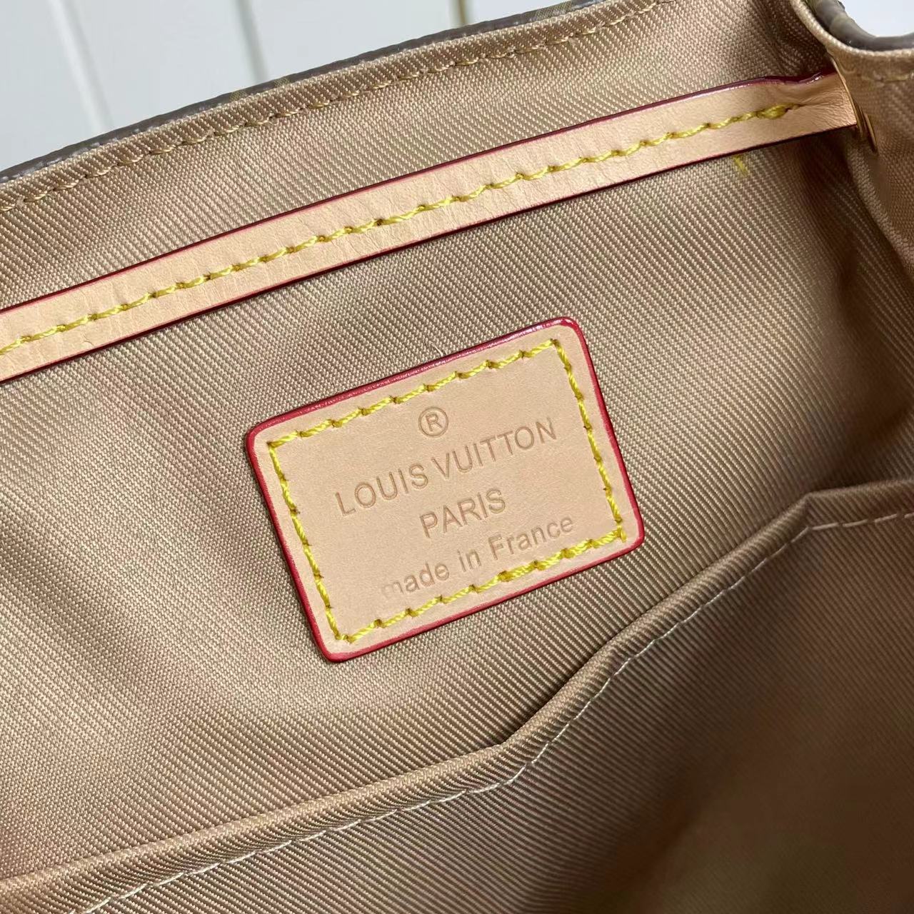 【LOUIS VUITTON】Excursion  21 x 23 x 10CM