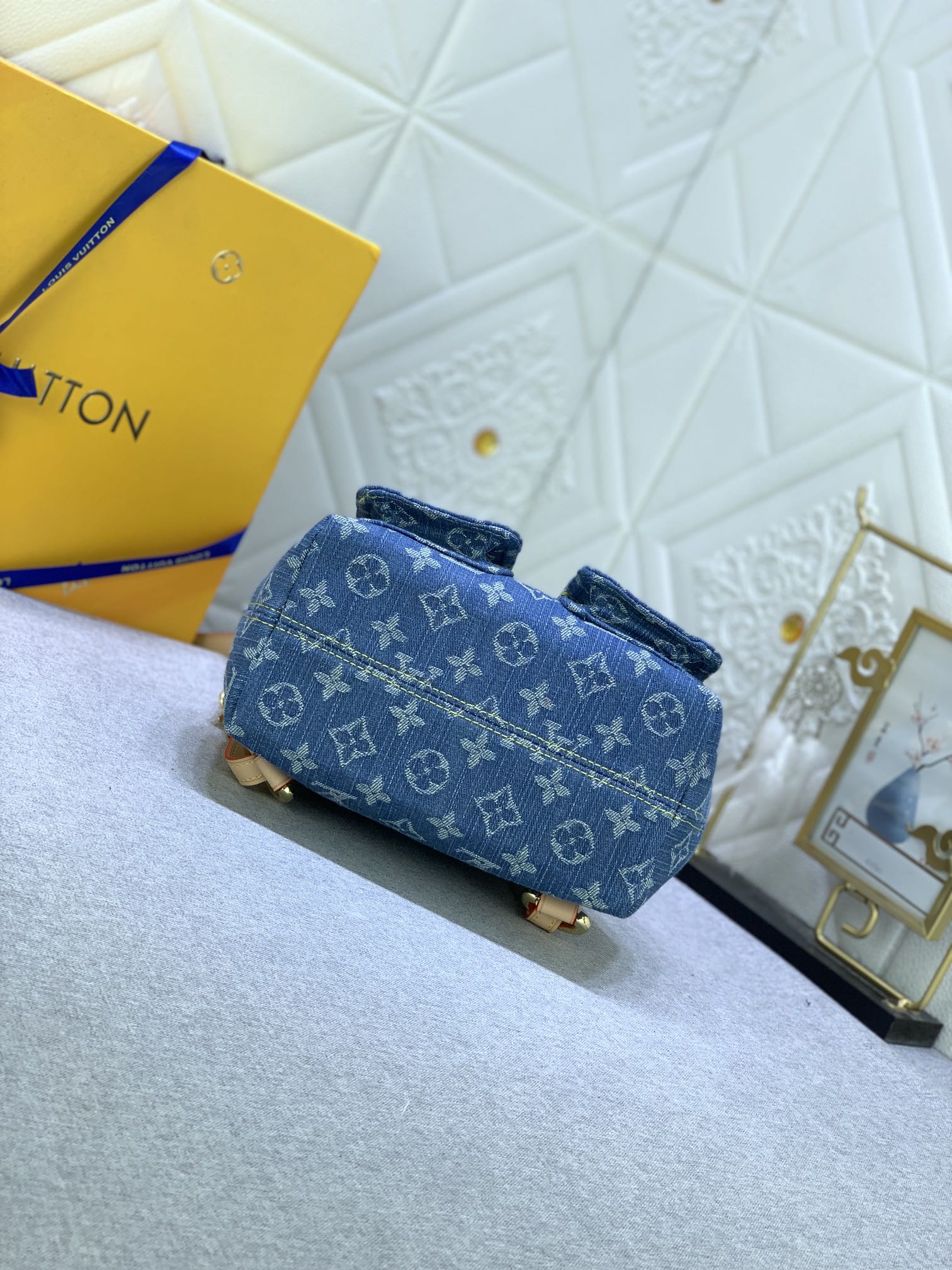 【LOUIS VUITTON】venice 24 x 26 x 7 CM
