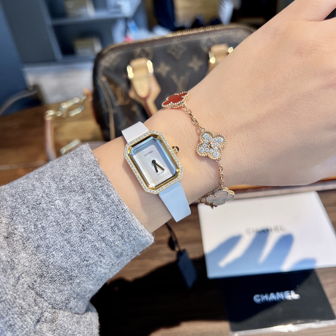 【18-22日にお届け】CHANEL  レディース 腕時計   