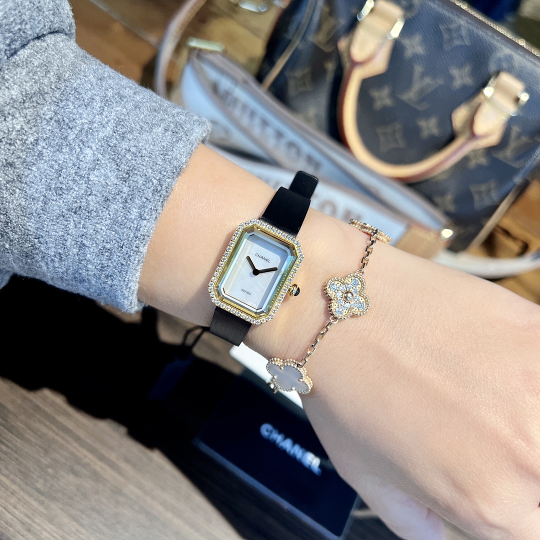 【18-22日にお届け】CHANEL  レディース 腕時計   