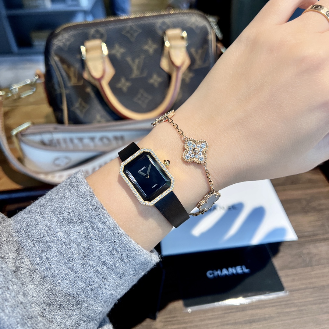 【18-22日にお届け】CHANEL  レディース 腕時計   