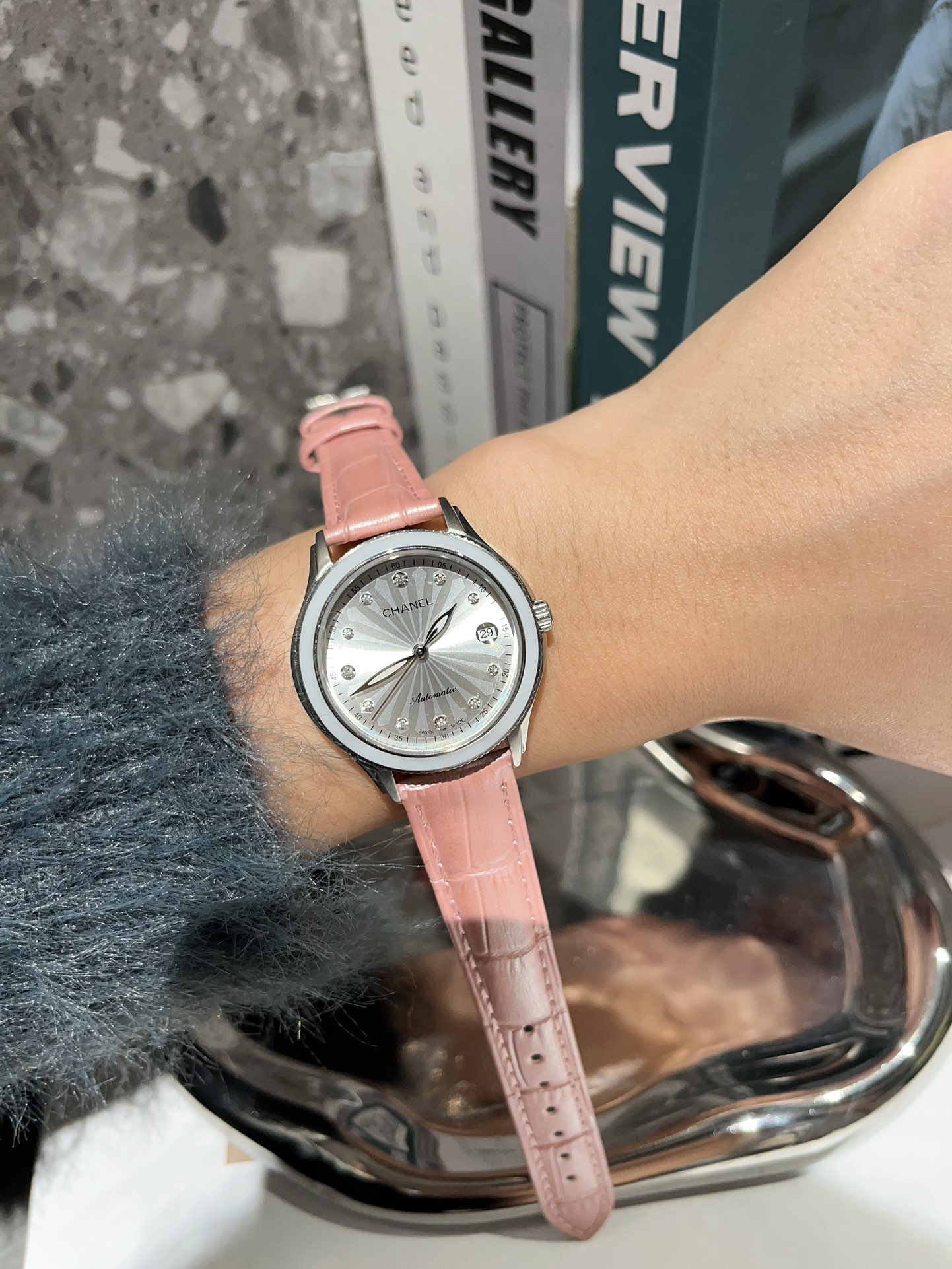 【18-22日にお届け】CHANEL  レディース 腕時計   33MM