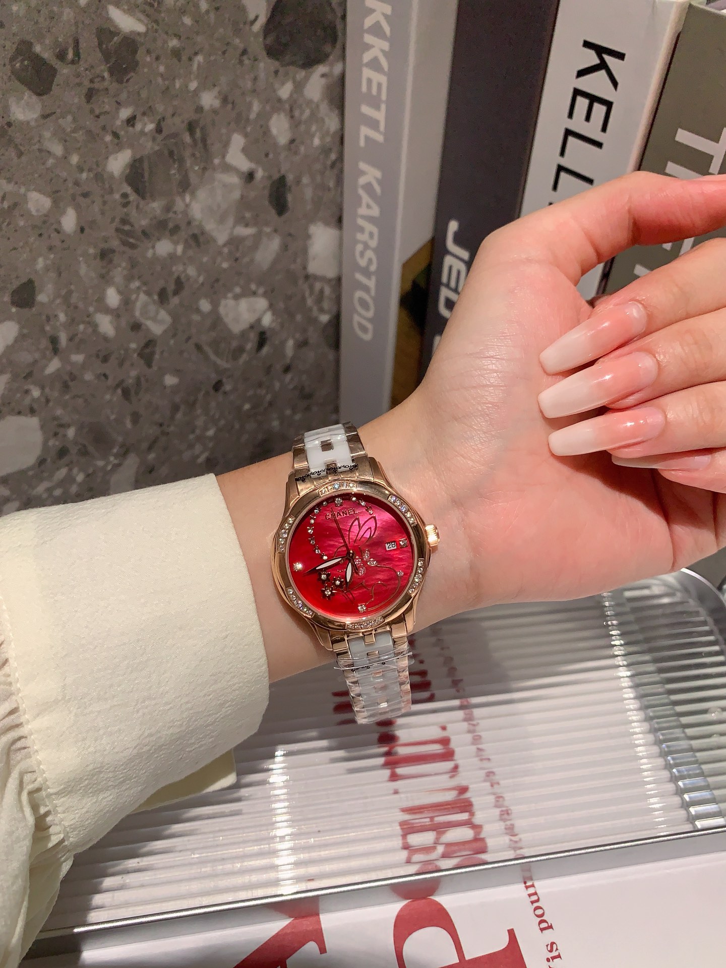 【18-22日にお届け】CHANEL  レディース 腕時計   34MM