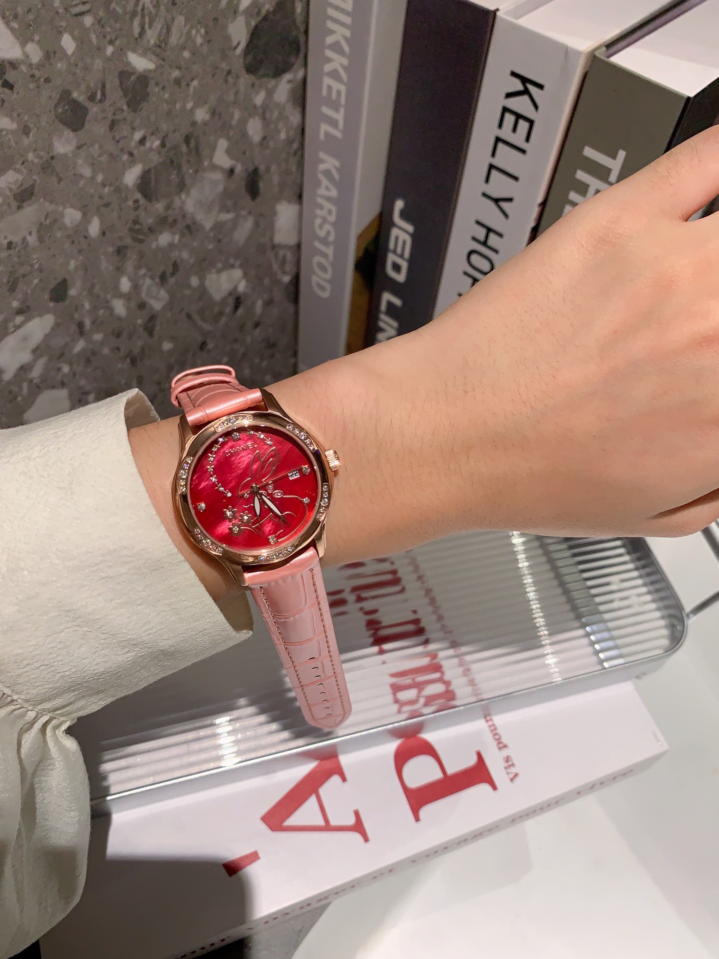 【18-22日にお届け】CHANEL  レディース 腕時計   34MM
