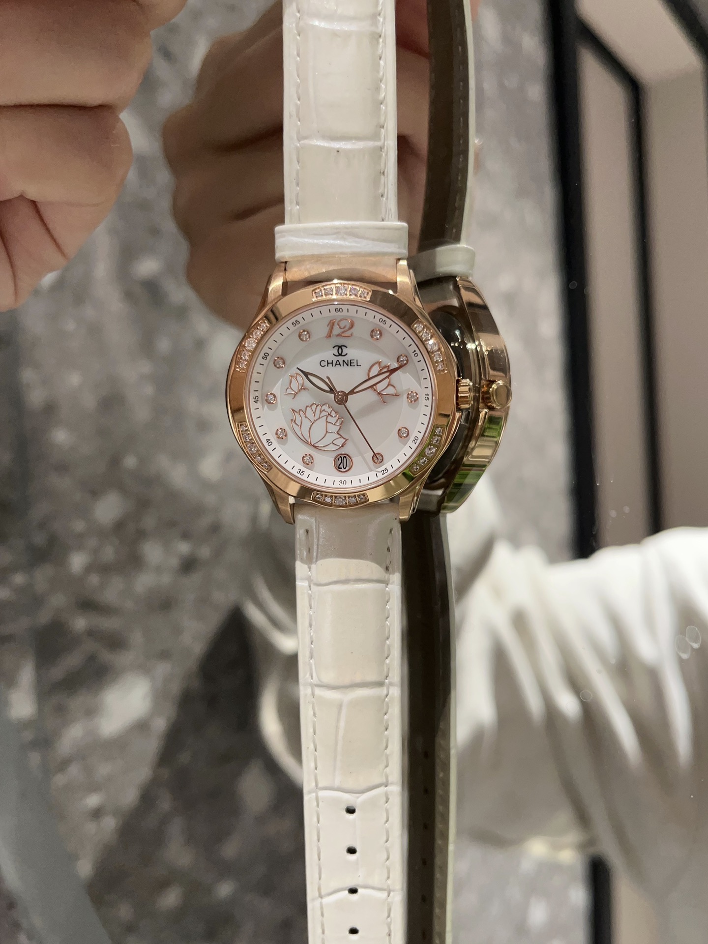 【18-22日にお届け】CHANEL  レディース 腕時計   35MM