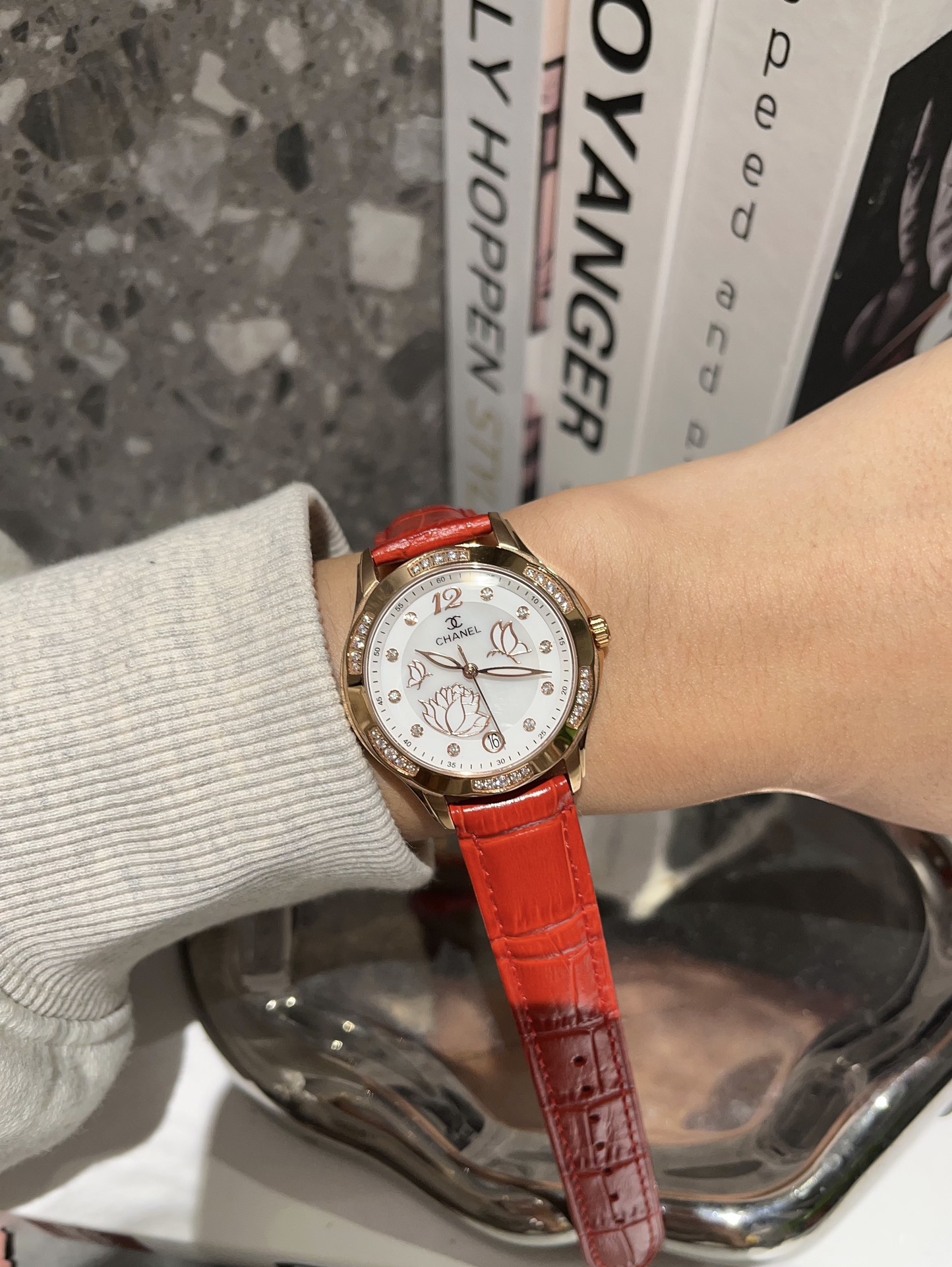 【18-22日にお届け】CHANEL  レディース 腕時計   35MM