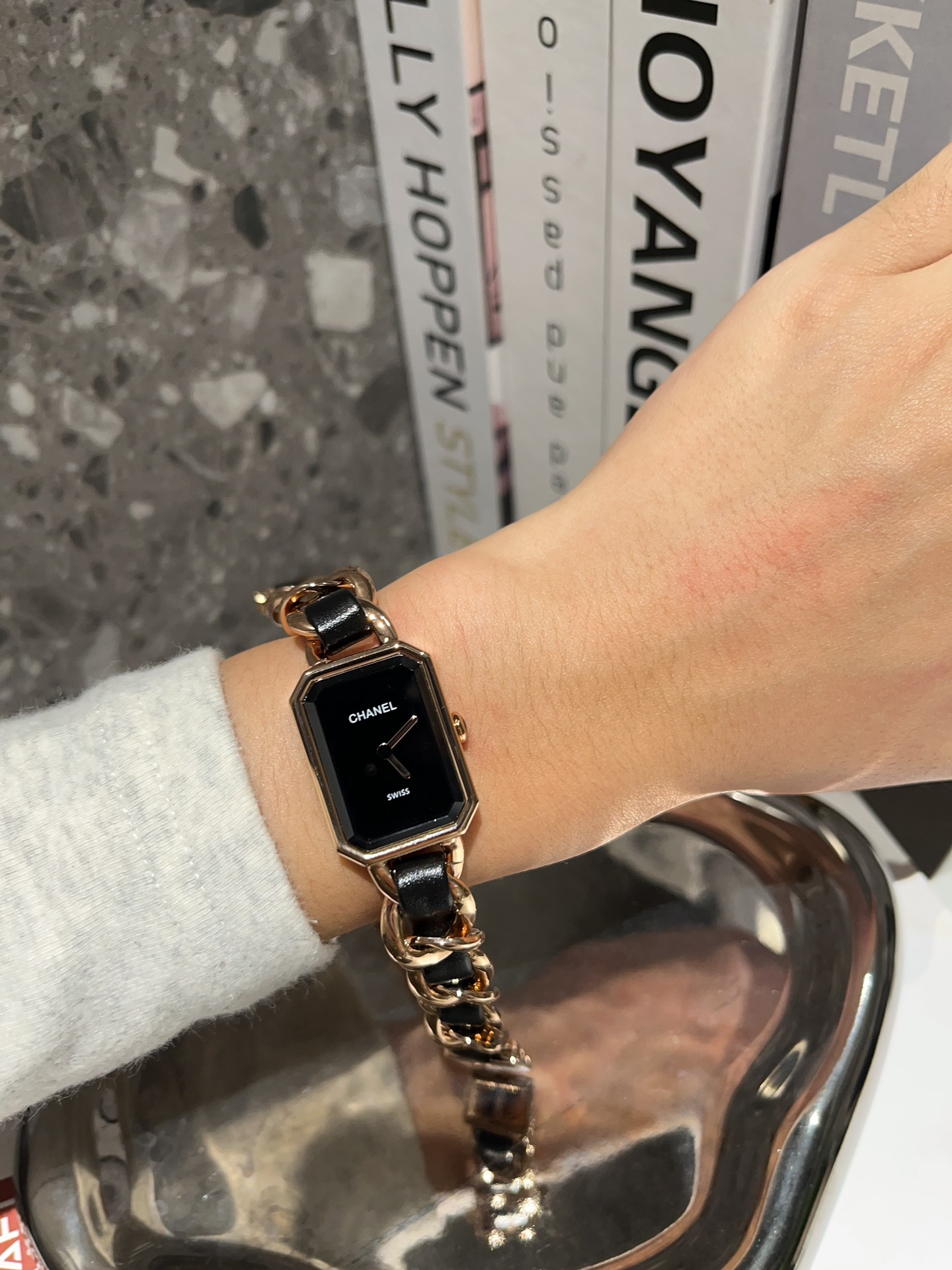 【18-22日にお届け】CHANEL  レディース 腕時計   28MM