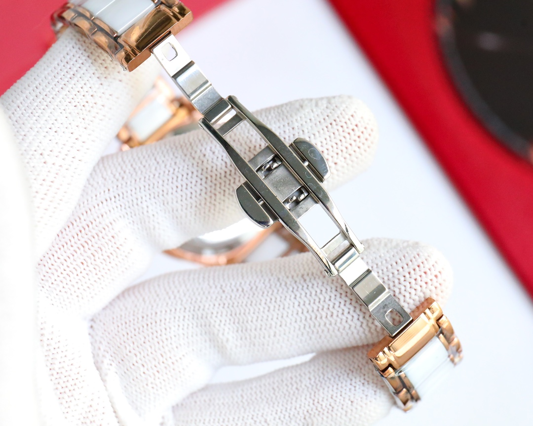 【18-22日にお届け】CHANEL  レディース 腕時計   33MM