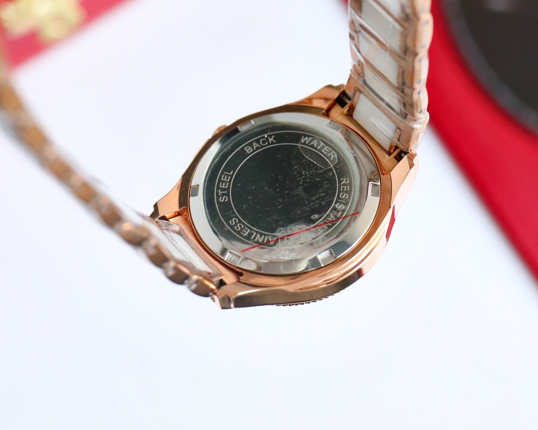 【18-22日にお届け】CHANEL  レディース 腕時計   33MM