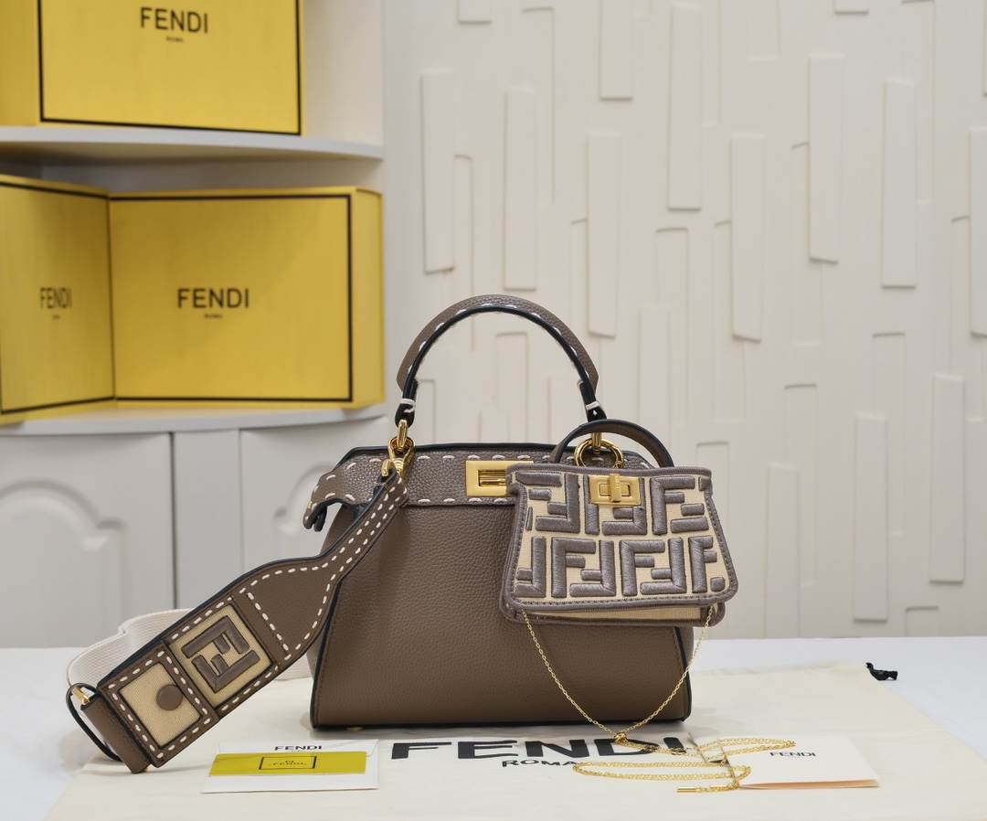 【Fendi】Peekaboo ISeeU 23*18*8CM