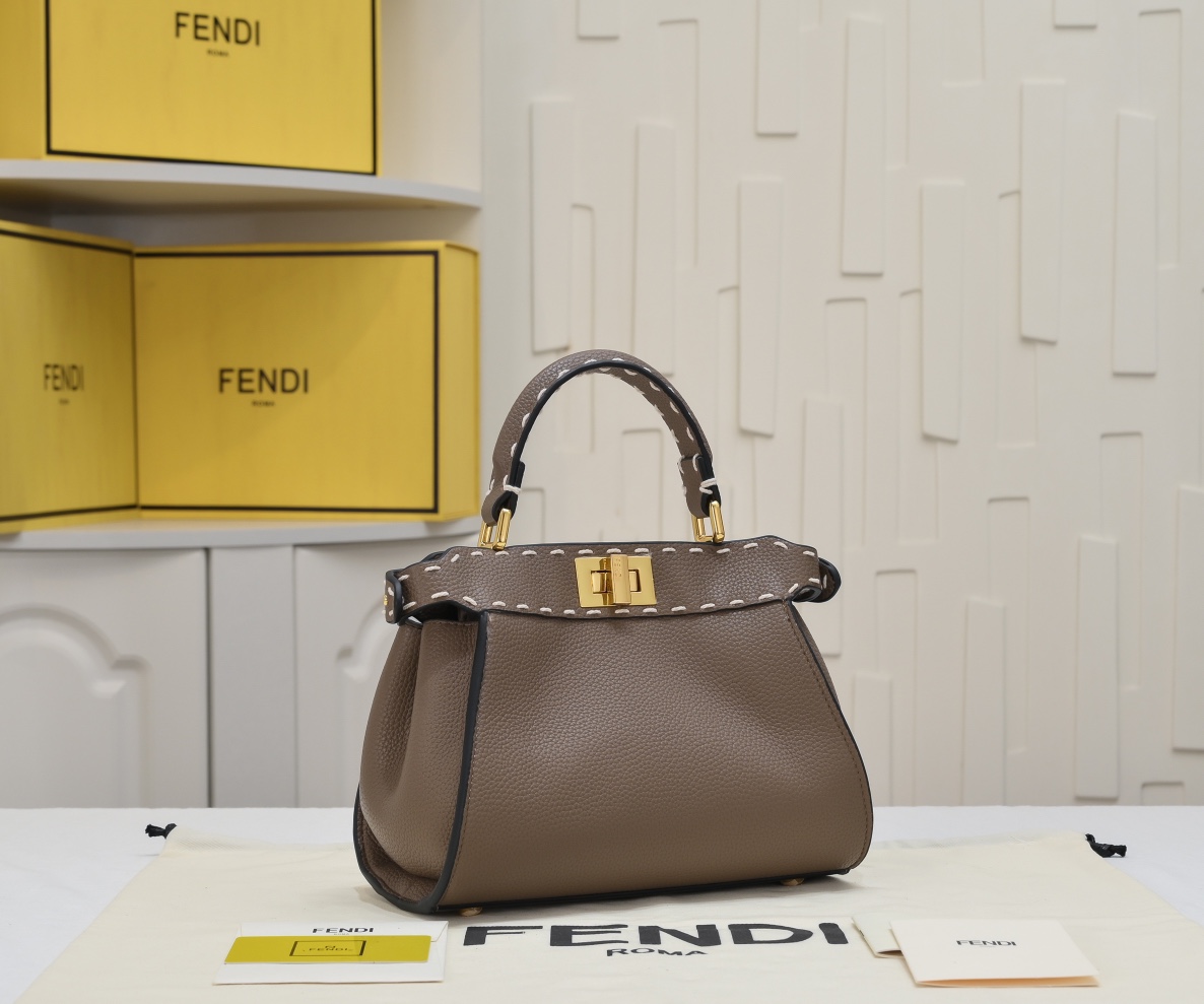 【Fendi】Peekaboo ISeeU 23*18*8CM