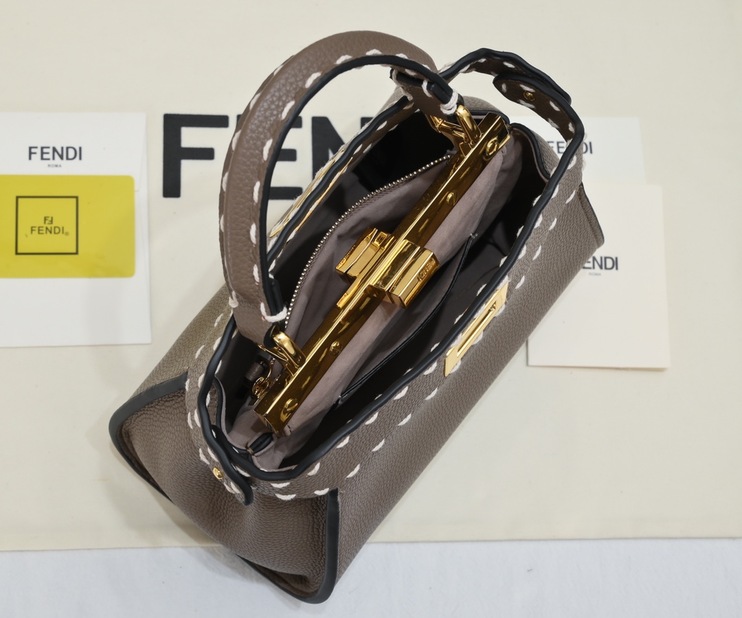 【Fendi】Peekaboo ISeeU 23*18*8CM