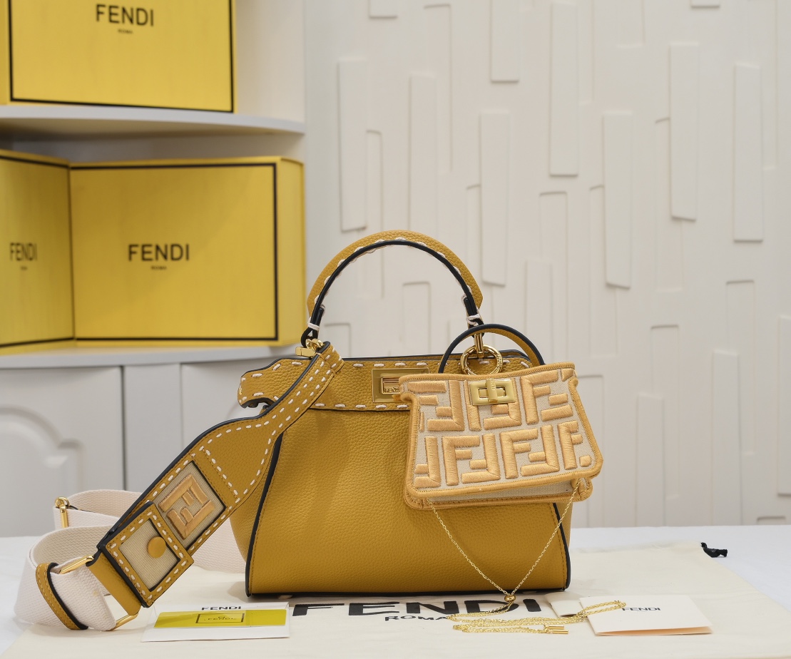 【Fendi】Peekaboo ISeeU 23*18*8CM