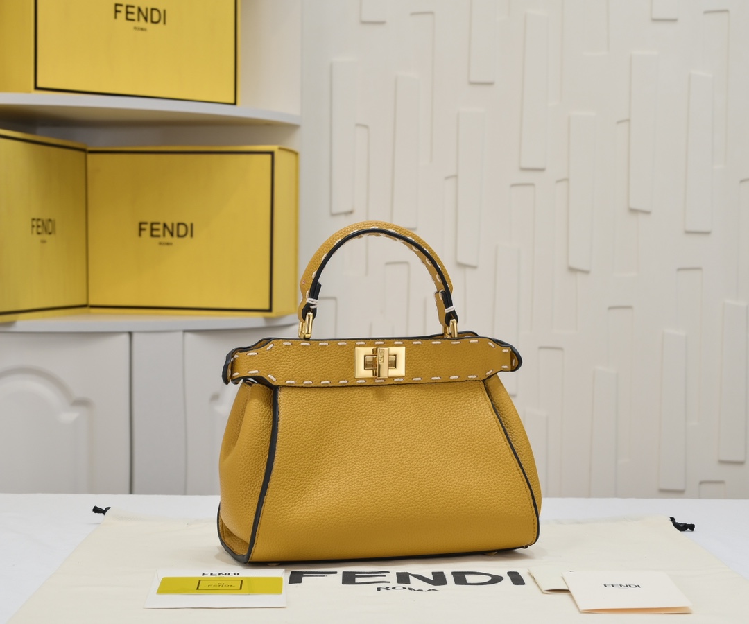 【Fendi】Peekaboo ISeeU 23*18*8CM