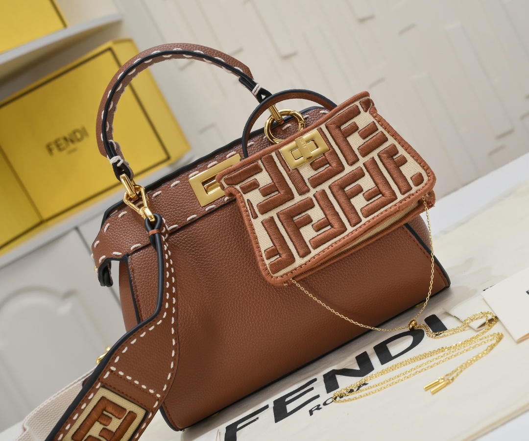 【Fendi】Peekaboo ISeeU 23*18*8CM