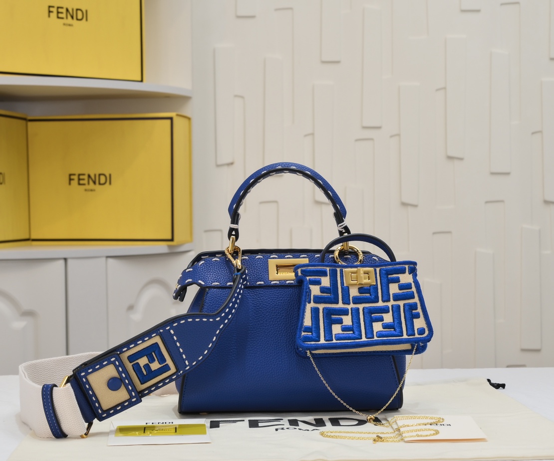 【Fendi】Peekaboo ISeeU 23*18*8CM
