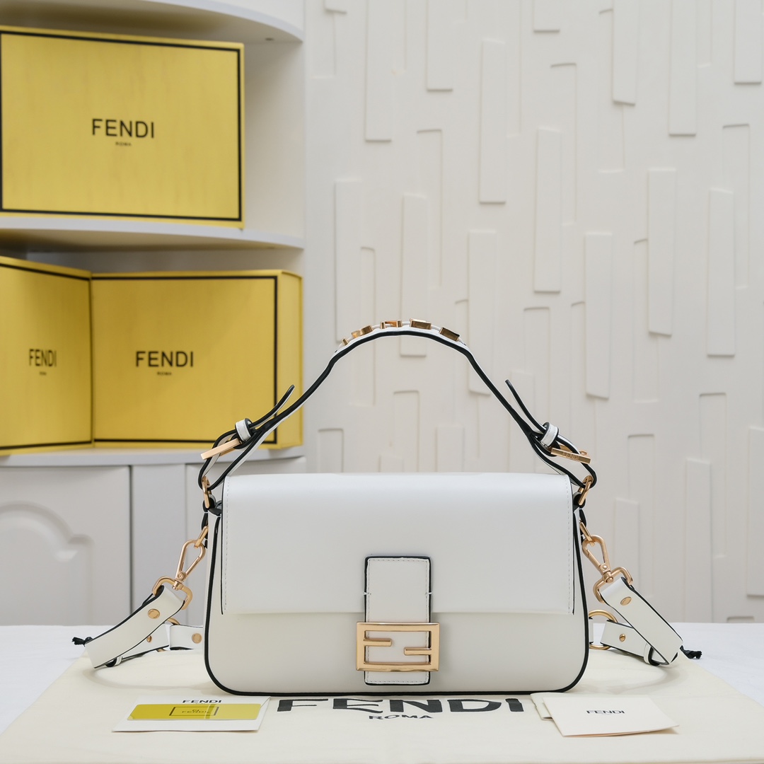 【Fendi】BAGUETTE