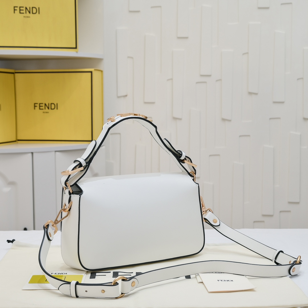 【Fendi】BAGUETTE