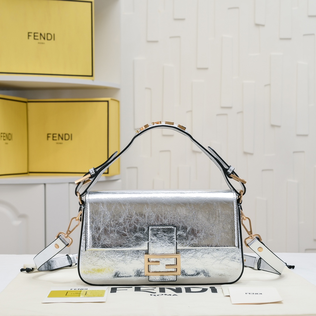 【Fendi】BAGUETTE