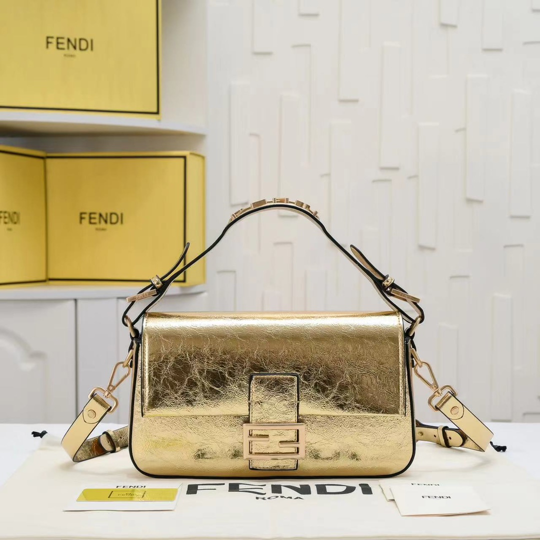 【Fendi】BAGUETTE