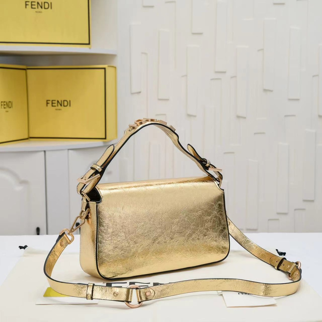 【Fendi】BAGUETTE