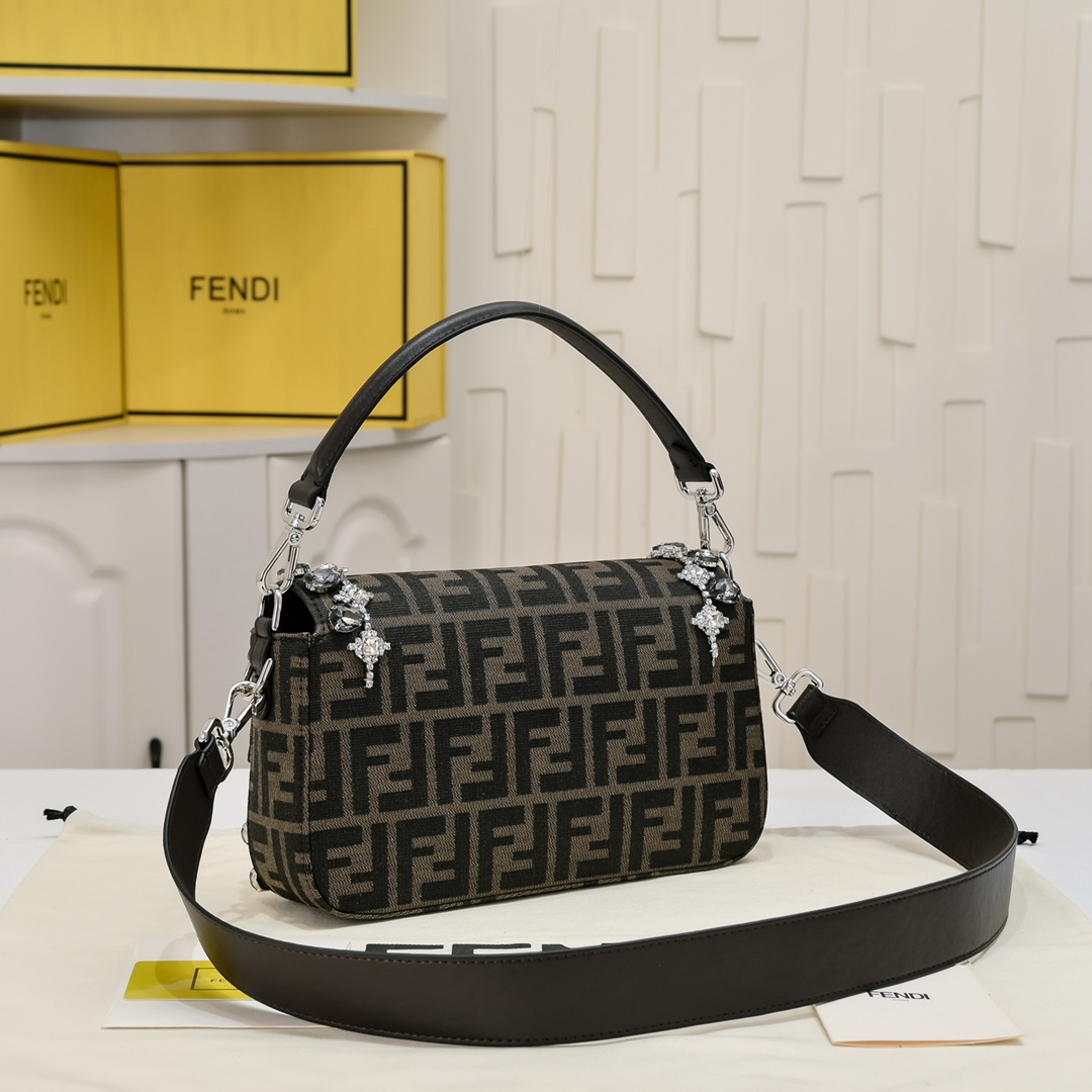 【Fendi】BAGUETTE
