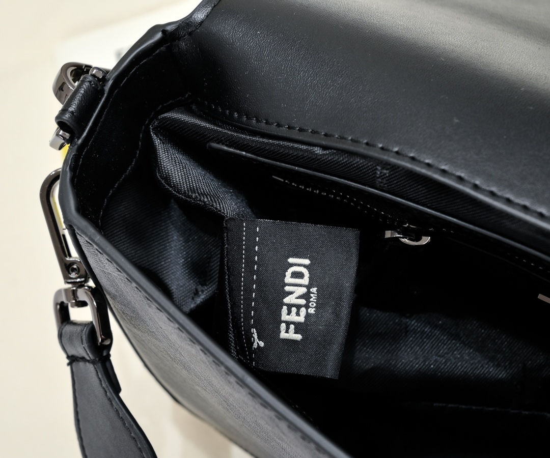 【Fendi】BAGUETTE