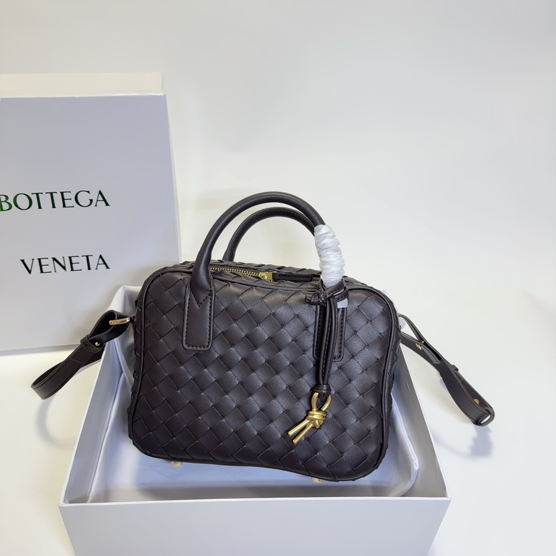 【Bottega Veneta】17.5*23.5*9CM