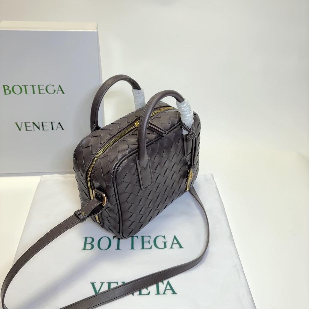 【Bottega Veneta】17.5*23.5*9CM