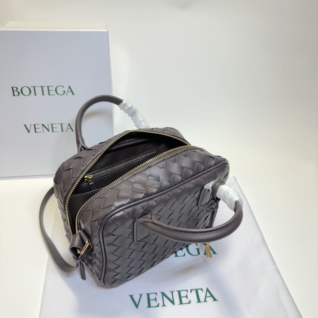 【Bottega Veneta】17.5*23.5*9CM