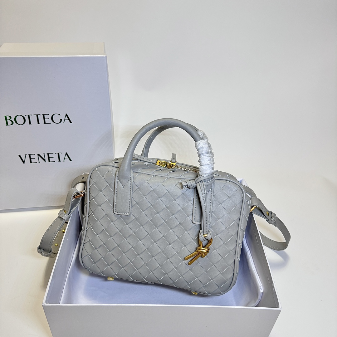【Bottega Veneta】17.5*23.5*9CM