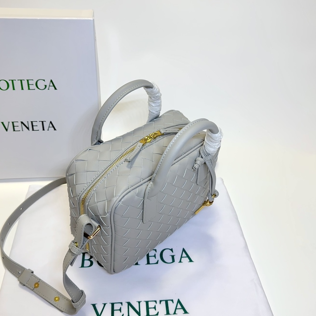 【Bottega Veneta】17.5*23.5*9CM
