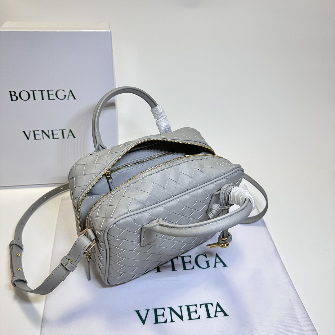 【Bottega Veneta】17.5*23.5*9CM