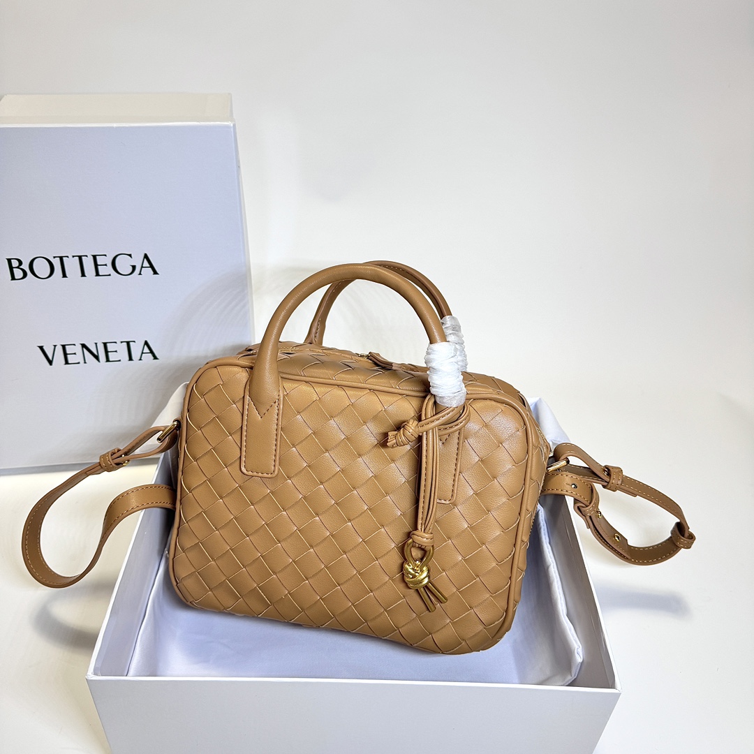 【Bottega Veneta】17.5*23.5*9CM