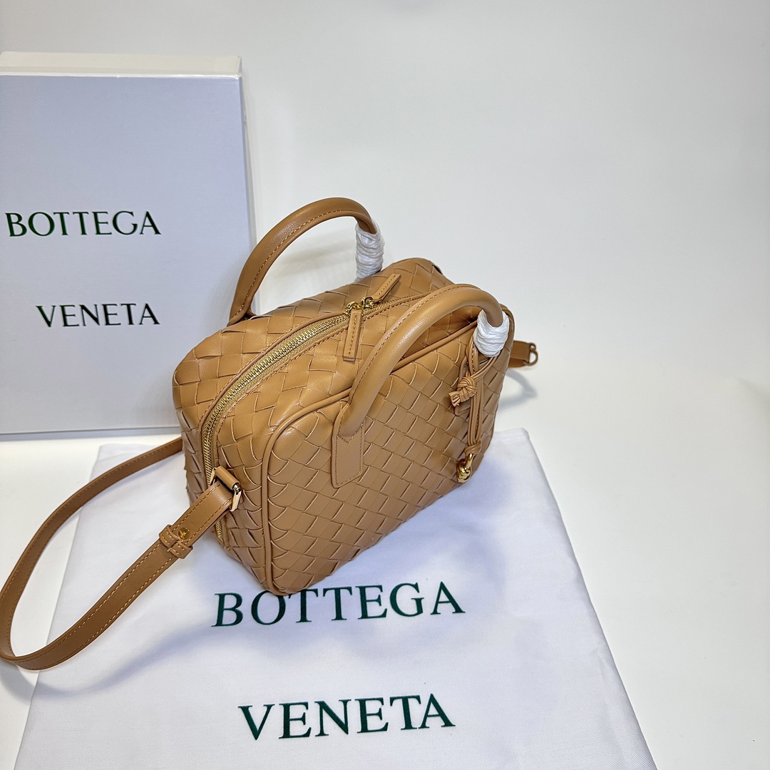 【Bottega Veneta】17.5*23.5*9CM