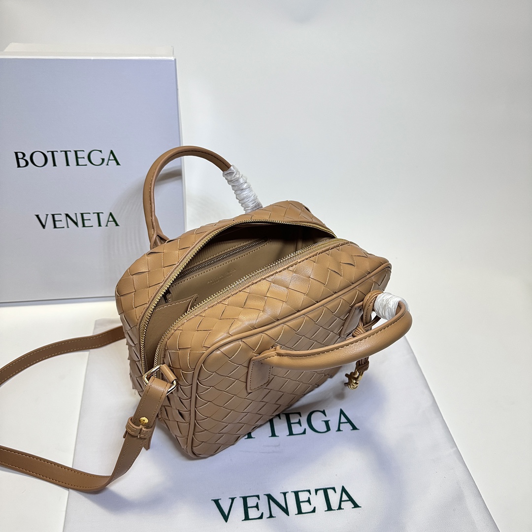 【Bottega Veneta】17.5*23.5*9CM