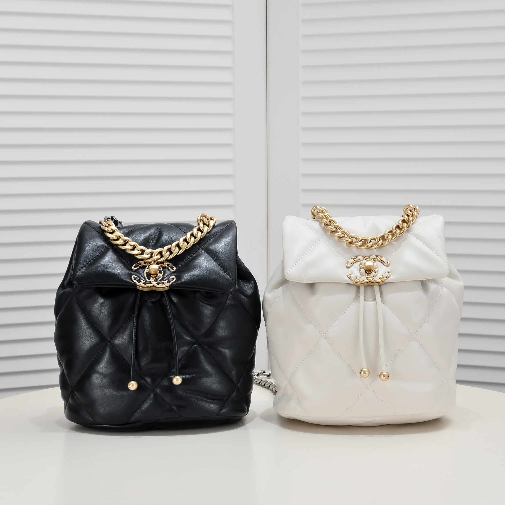 【シャネル】19bag 26x22x16cm