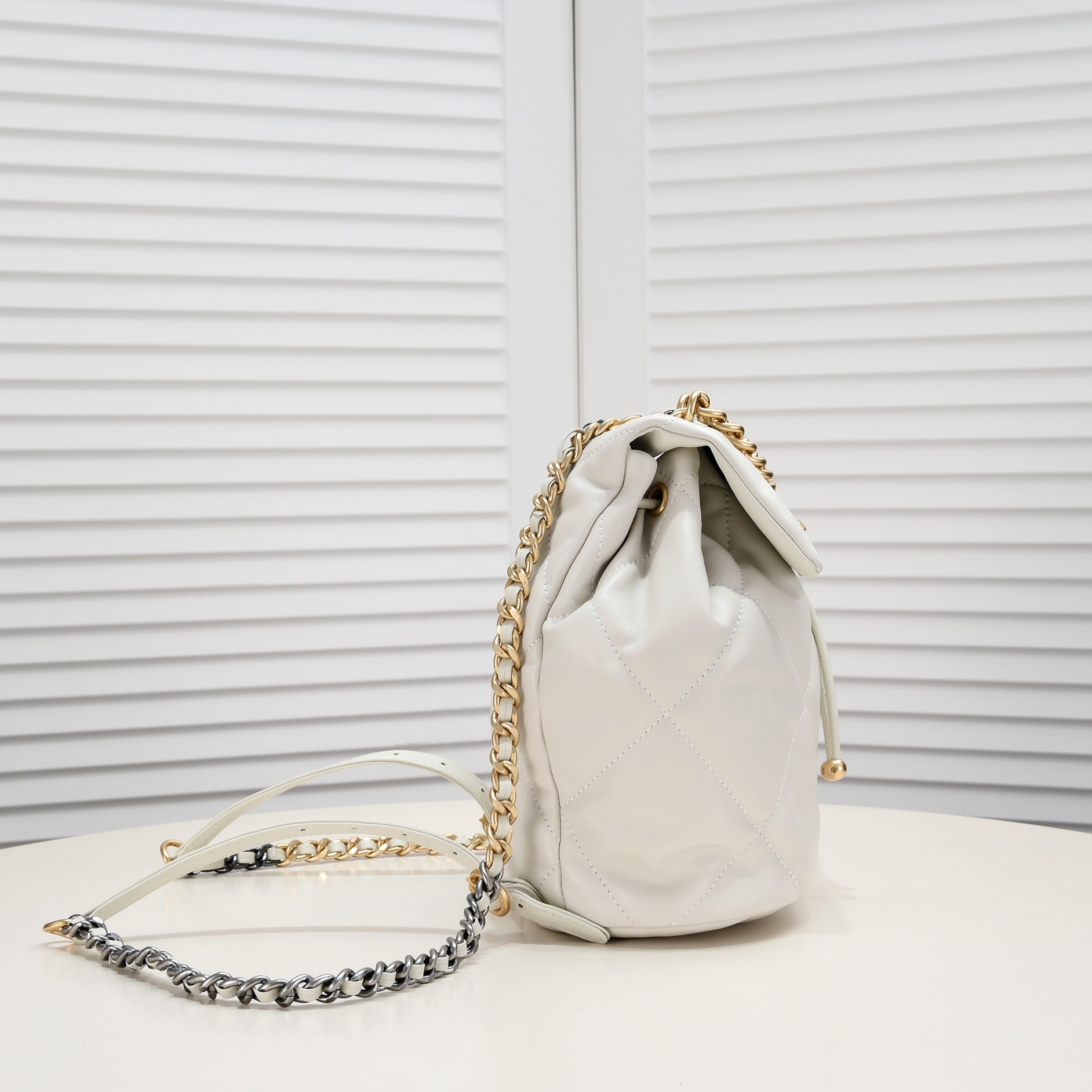 【シャネル】19bag 26x22x16cm