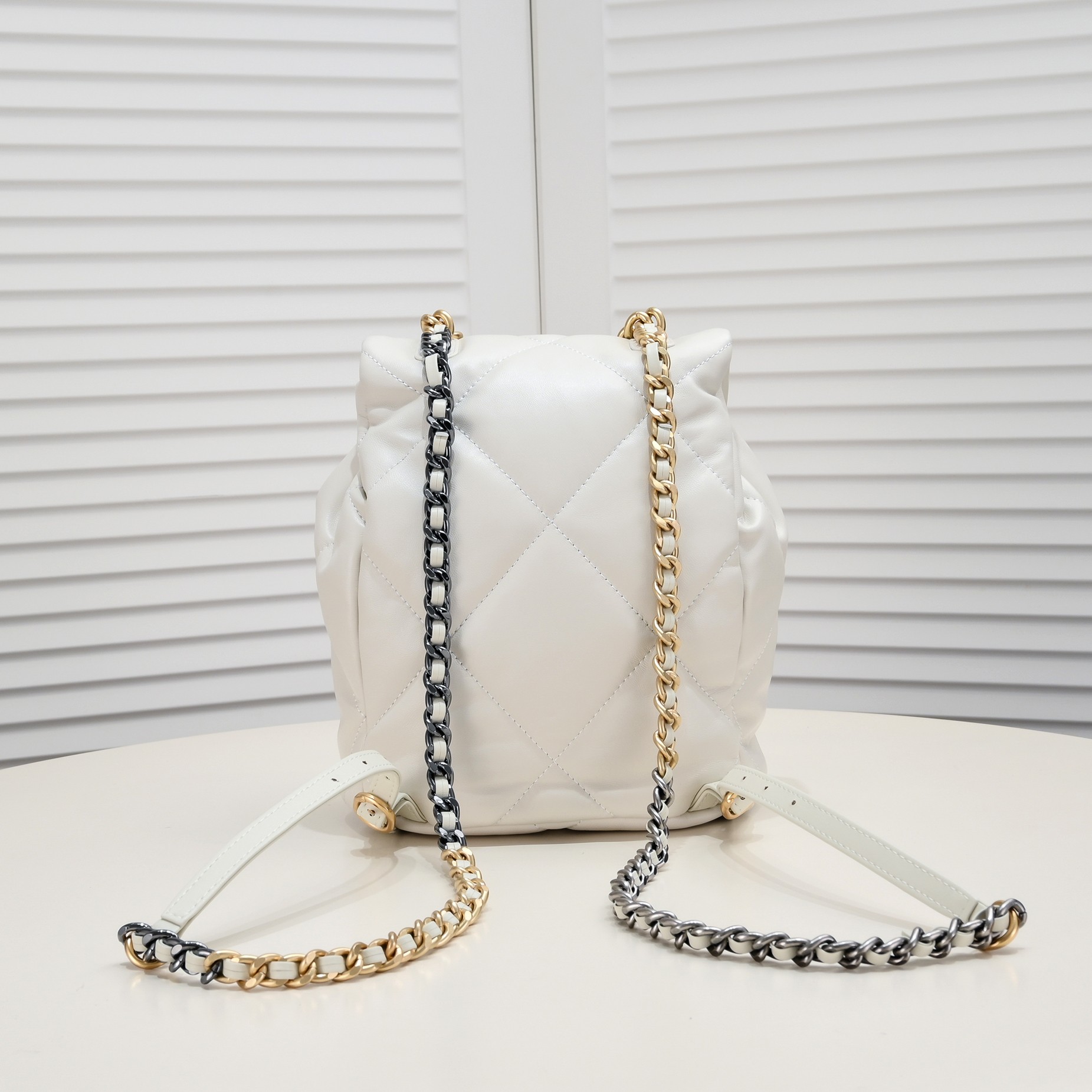 【シャネル】19bag 26x22x16cm