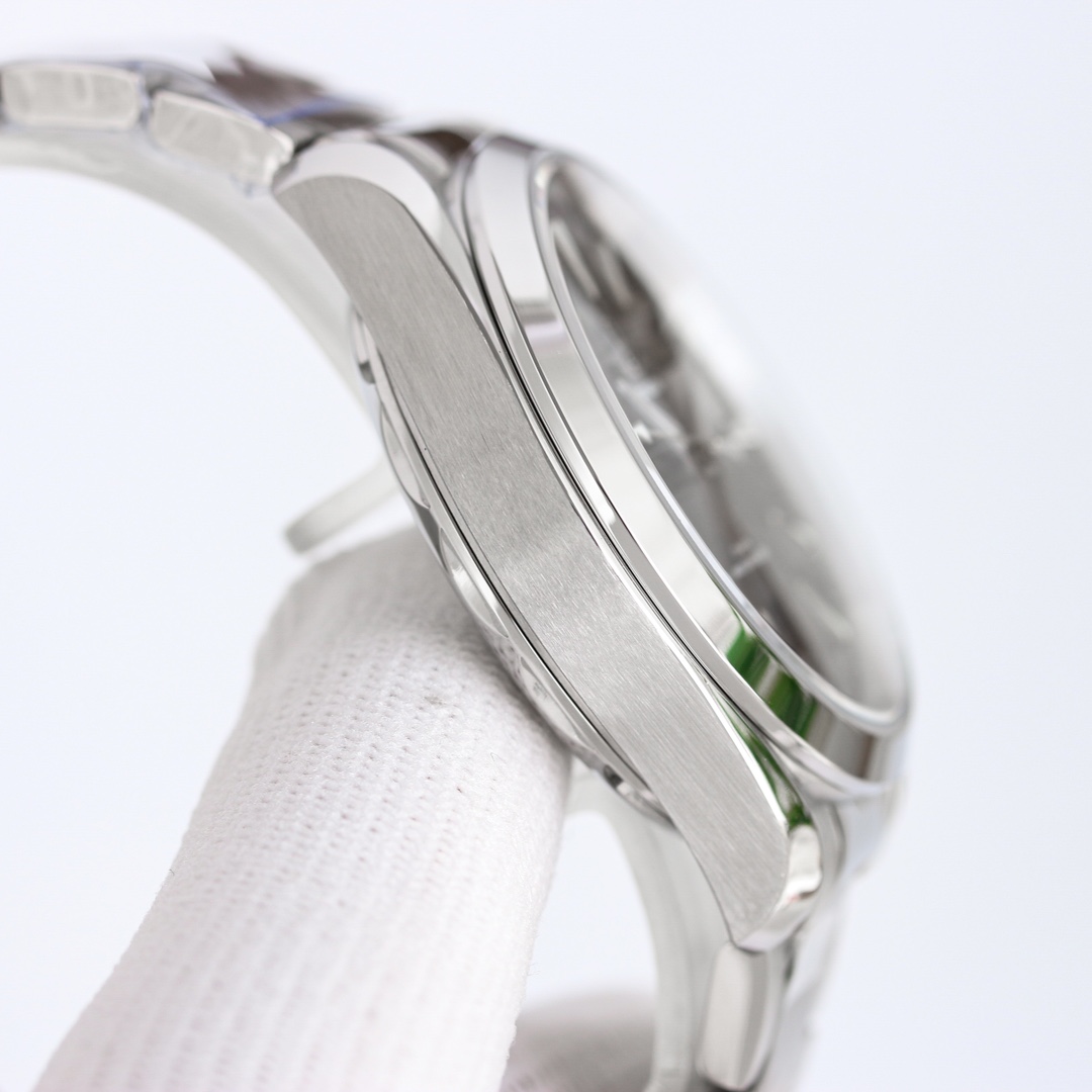 【18-22日にお届け】OMEGA   メンズ  腕時計   43MM