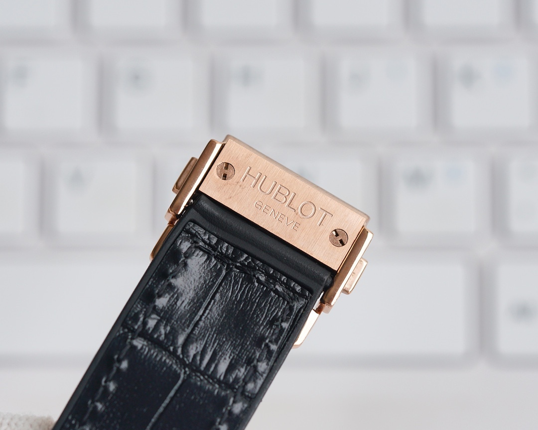 【20-25日間の輸送時間】【HUBLOT】45MM 33MM