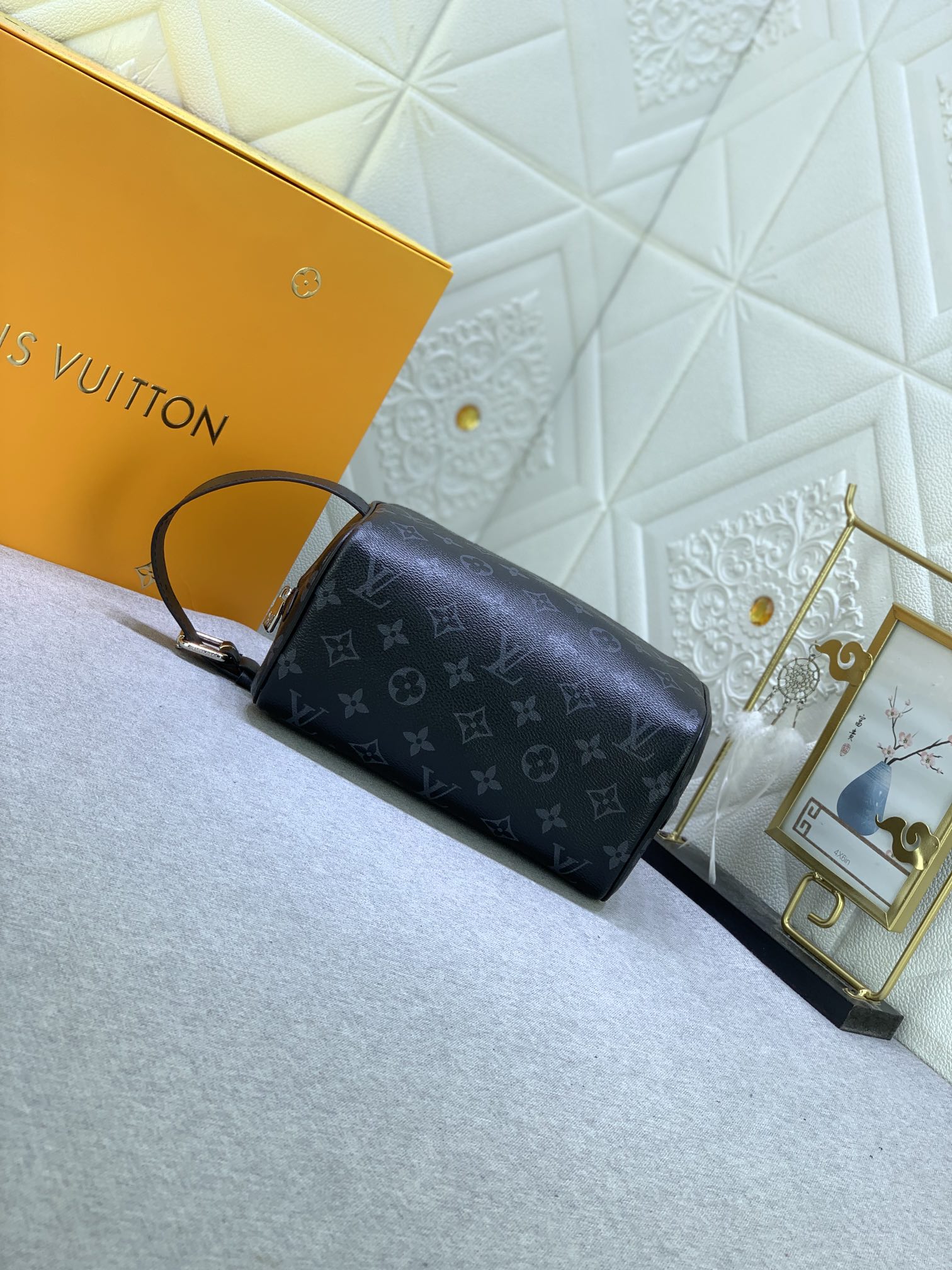 【LOUIS VUITTON】Locker Dopp Kit
