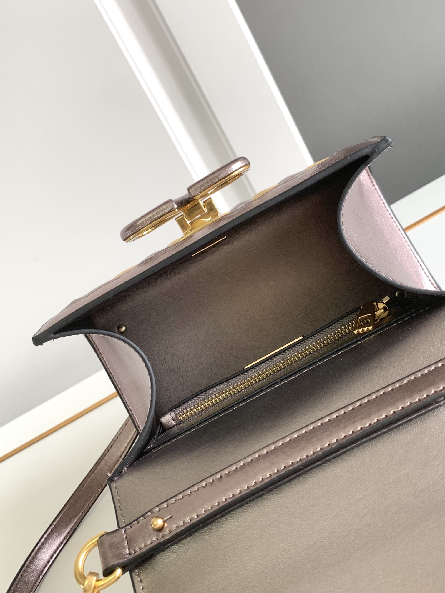 【Valentino】VSling  22*9*17CM