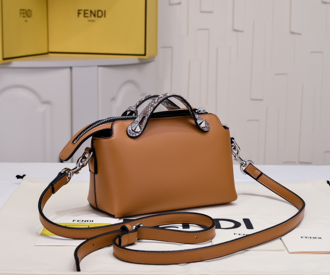 【Fendi】by the way 20*12*9.5CM