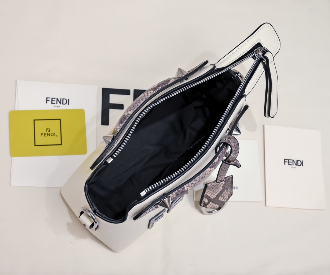【Fendi】by the way 20*12*9.5CM