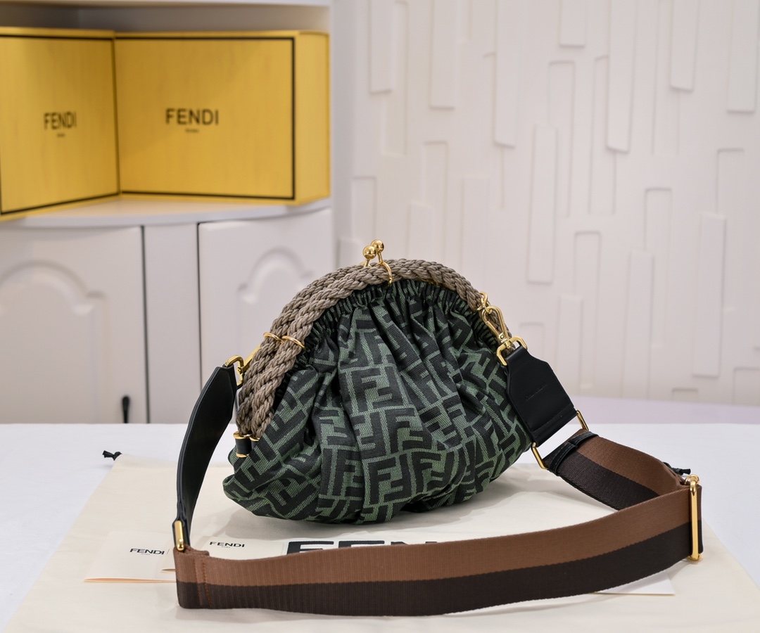 【Fendi】Shell  42*21*15CM