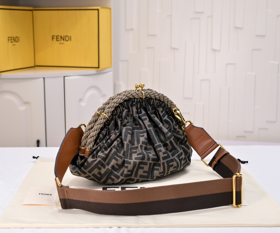 【Fendi】Shell  42*21*15CM