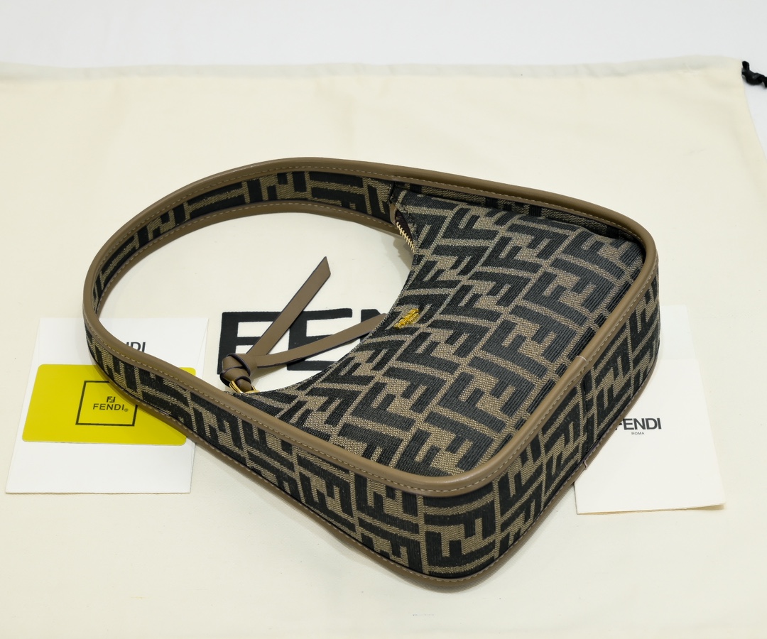【Fendi】Fendessence  25*28*7CM