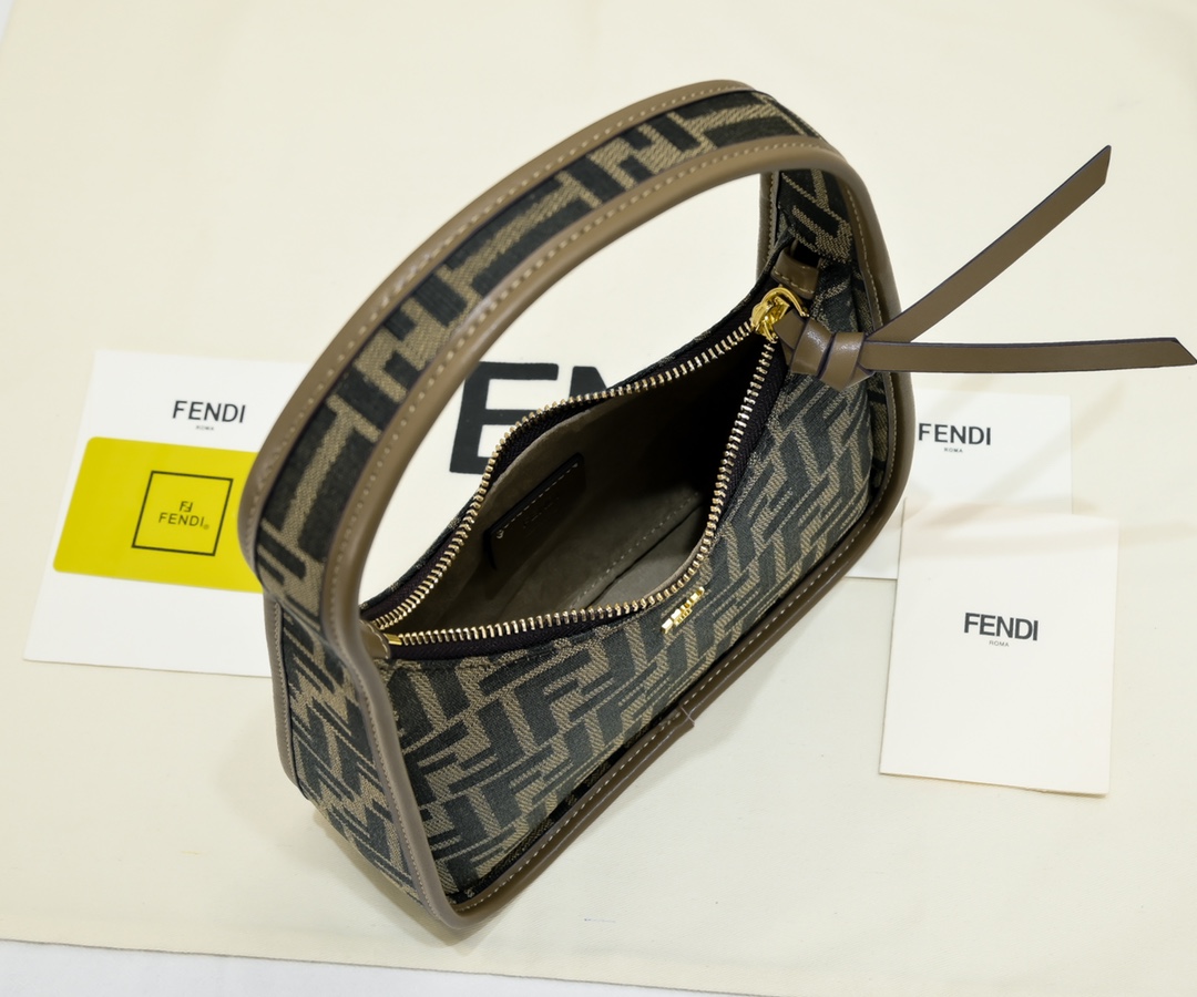 【Fendi】Fendessence  25*28*7CM