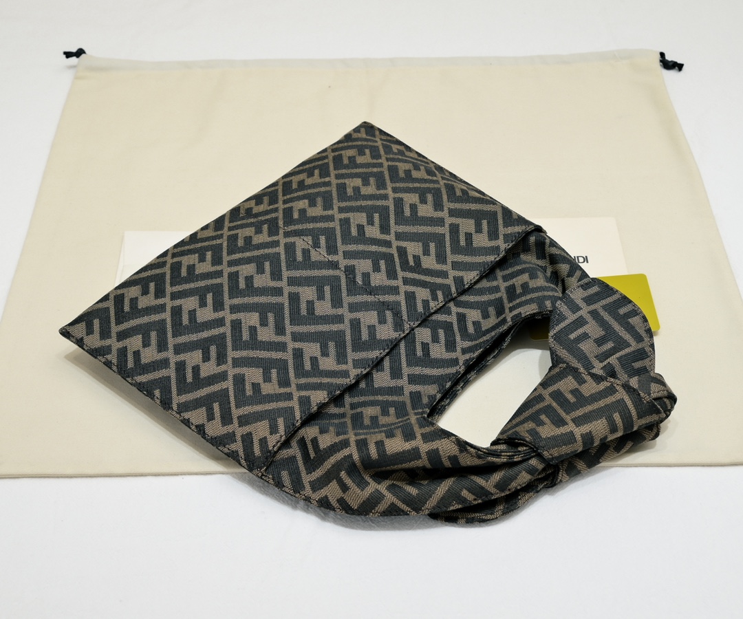 【Fendi】  29*22*5CM